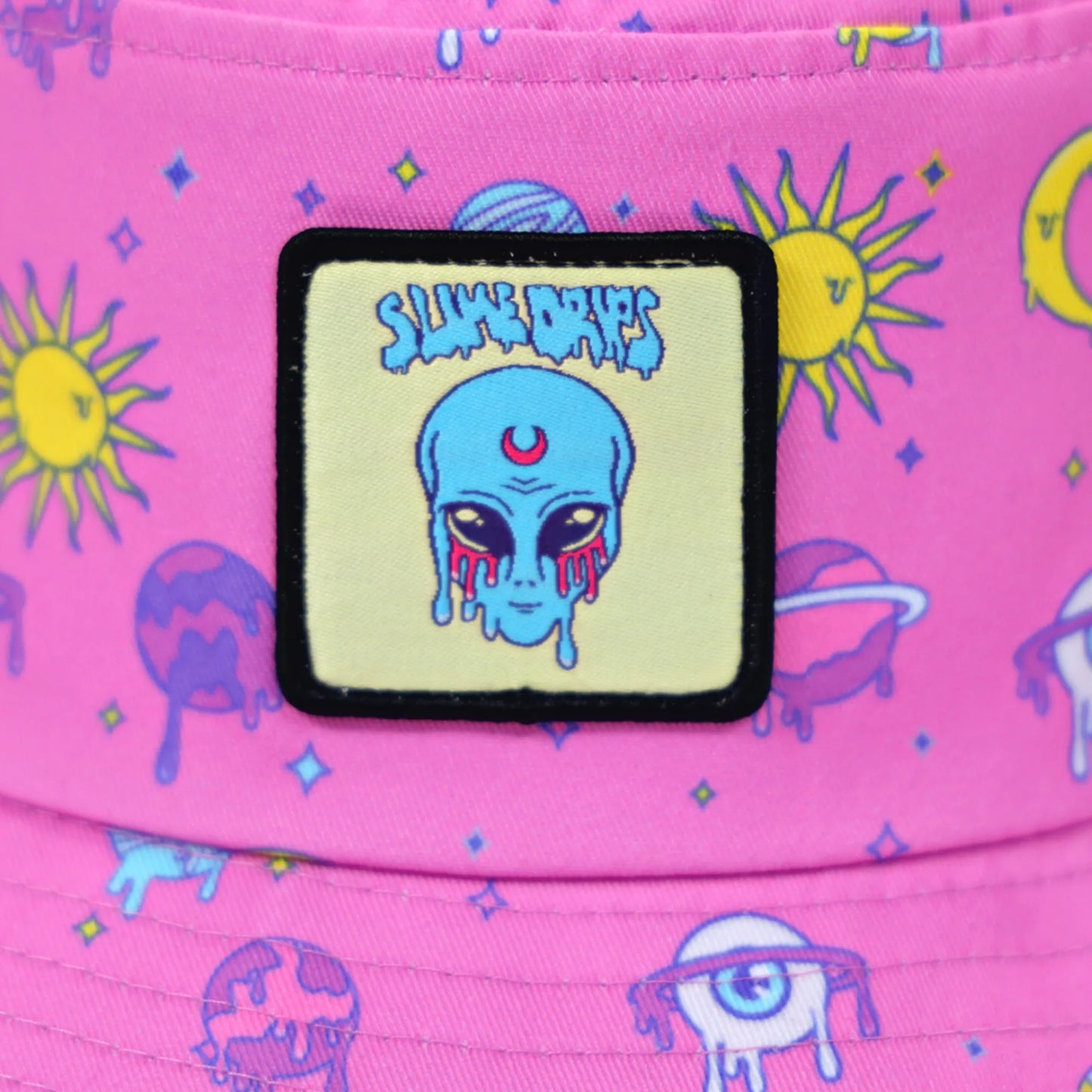 Alien in space Bucket Hat